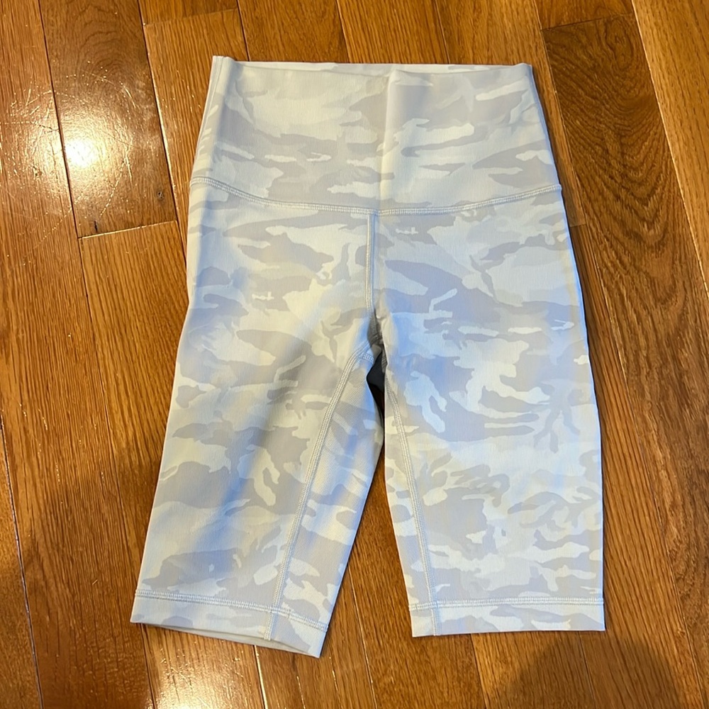 Lululemon Wunder Under Short 10" Incognito Camo Jacquard Alpine White Star Sz 4